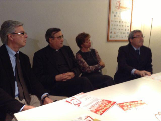 Il regalo di Natale con una donazione all'Emporio della Caritas