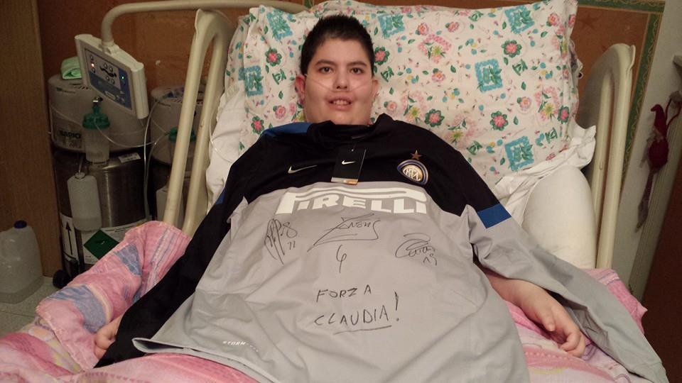 La maglia firmata dalle stelle dell’Inter per Claudia, 18enne di Quarrata afflitta da una sindrome rara 