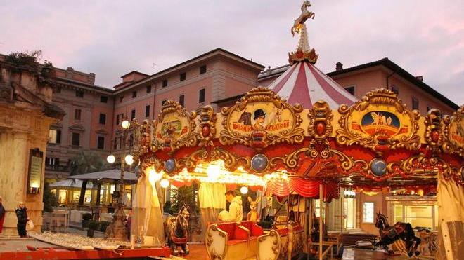 Giostra davanti al Gambrinus