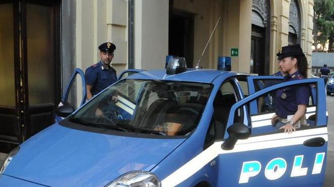 Giovanissimi sorpresi mentre cercano di rubare