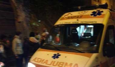Botte in pieno centro a Pietrasanta, ventenne in ospedale 