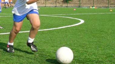 Prende a calci l’avversario durante il match: partita sospesa per 5 minuti