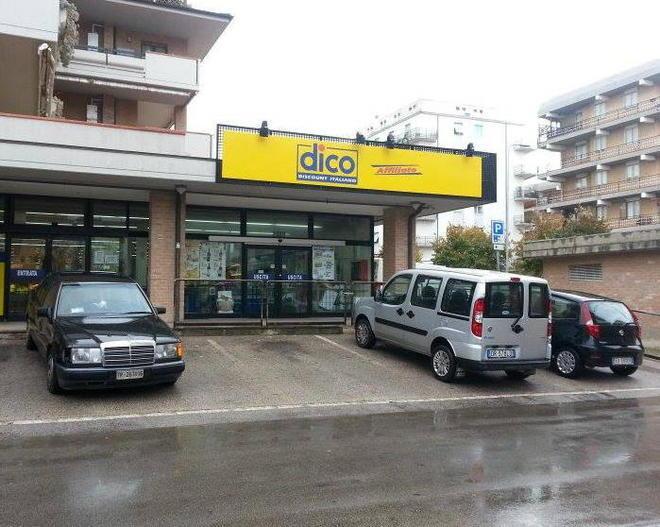 Rapina al supermercato, rubano 5mila euro 