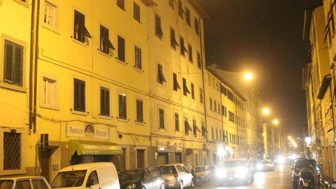 Danneggia 18 mezzi in via Palestro, è agli arresti domiciliari