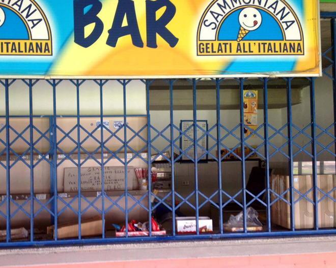 Assalto a due bar dello stadio di Empoli a colpi di martello 