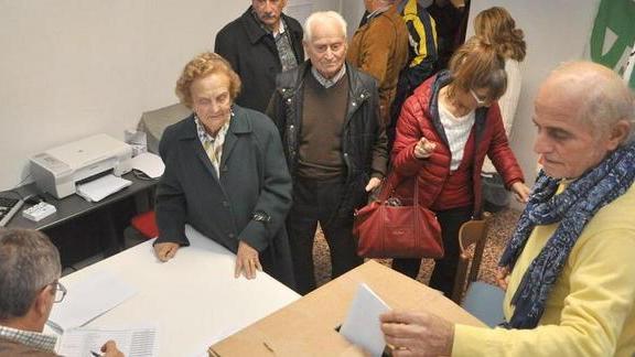 A Renzi vanno due circoli ma a Cecina vince Cuperlo