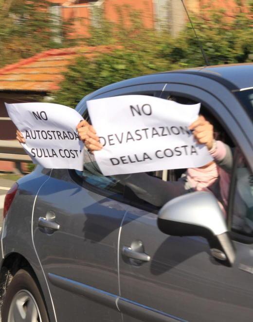 Anche il Pd si schiera «Siamo contrari al tracciato costiero» 