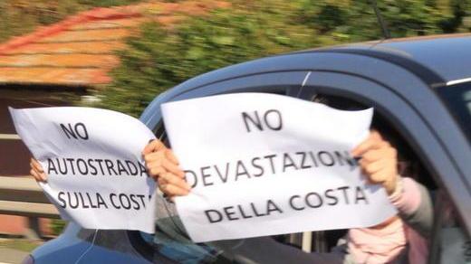 Anche il Pd si schiera «Siamo contrari al tracciato costiero»