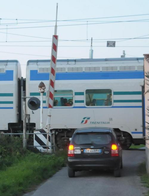 Dilaniato dal treno, ma salva il suo cane 