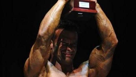 «A mister Universo, come Schwarzy»