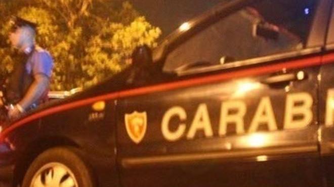 Spari per fermare due uomini sorpresi a tentare un furto
