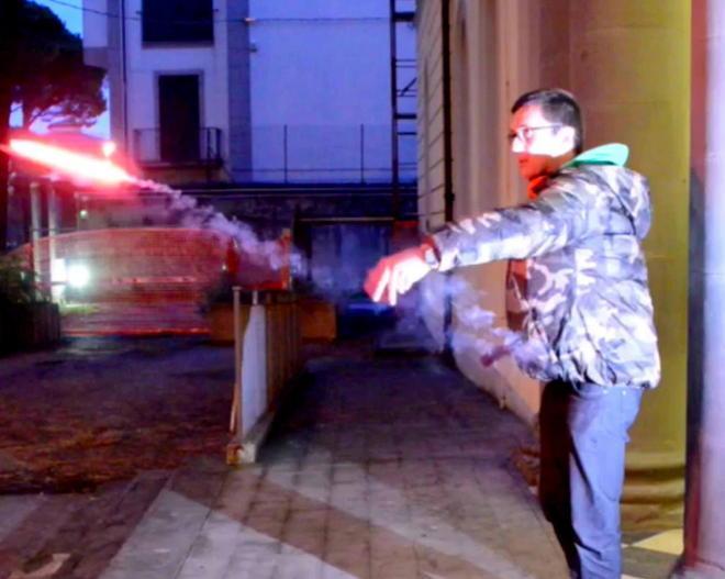 Volontari al lavoro coi petardi per allontanare gli storni 