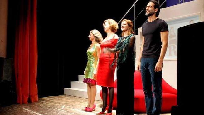 Barga, tutto esaurito per “Tres” che apre la stagione teatrale