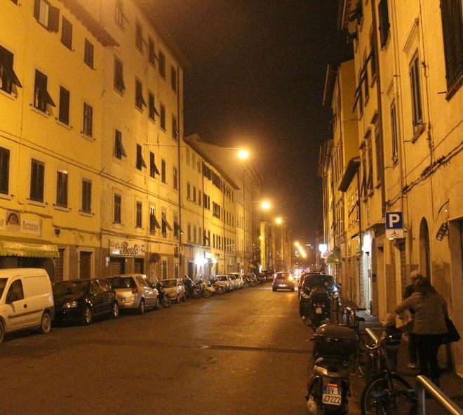 Danneggia 18 mezzi Arrestato nella notte