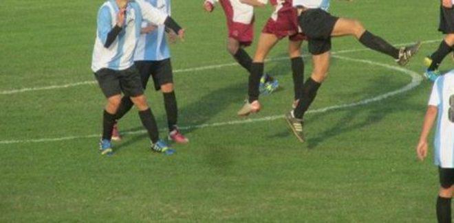 Prende a calci l’avversario sospeso il match di calcio 