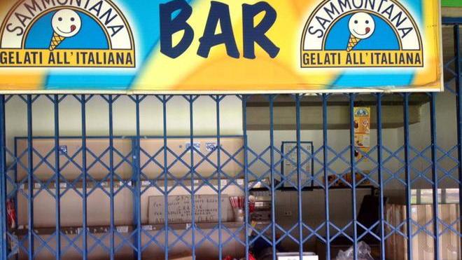 Assalto a due bar a colpi di martello