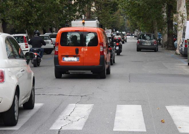 Viale Montegrappa, pericoloso per i pedoni 