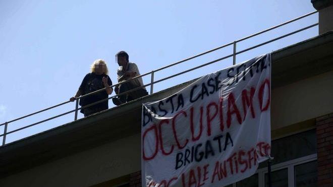 Indagati gli occupanti del collegio Colombo