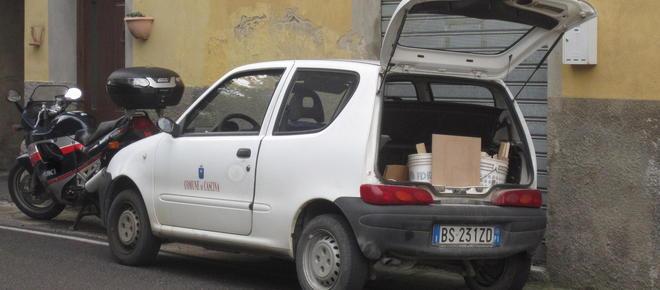 Sono al lavoro ma vanno in giro «Si faccia chiarezza sul caso» 