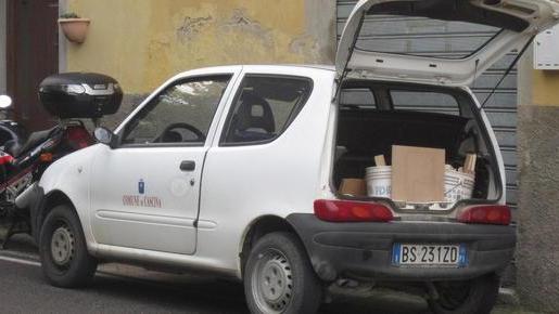 Sono al lavoro ma vanno in giro «Si faccia chiarezza sul caso»