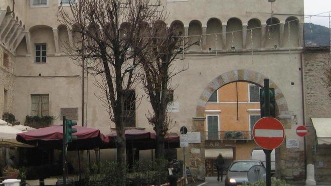 Piazza senza auto, il no di Rifondazione