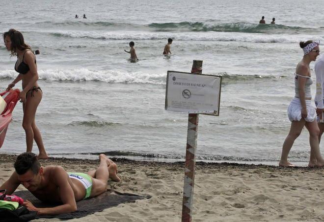 La Versilia senza Bandiera Blu per colpa dei liquami nei fossi 