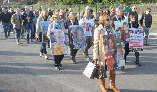 Strage, il Governo tace i familiari si fanno sentire 