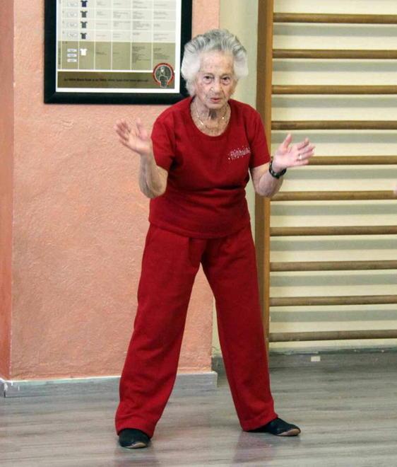 La grinta di Tilde, a 92 anni insegna ancora ginnastica