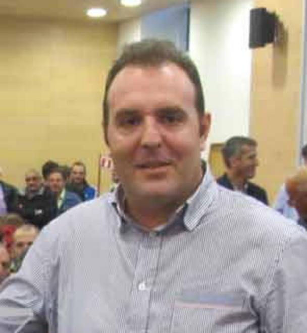 Se i politici prendono sciarpe e bandiere 