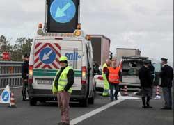 Scende dall’auto guasta: investito e ucciso in autostrada 