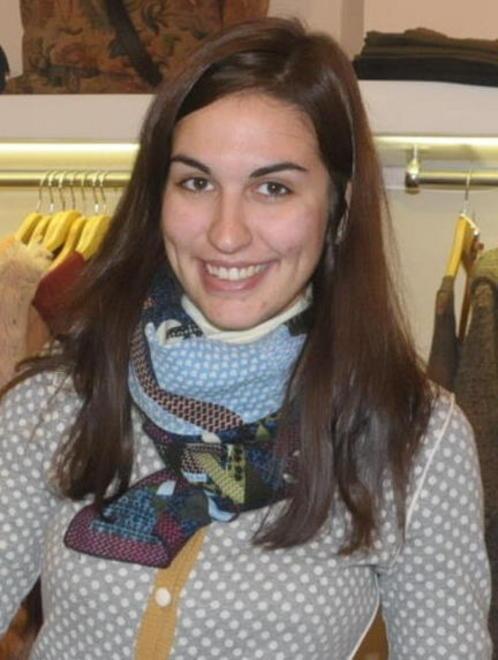 “Perseguitata” dai cani e dalla pipì 