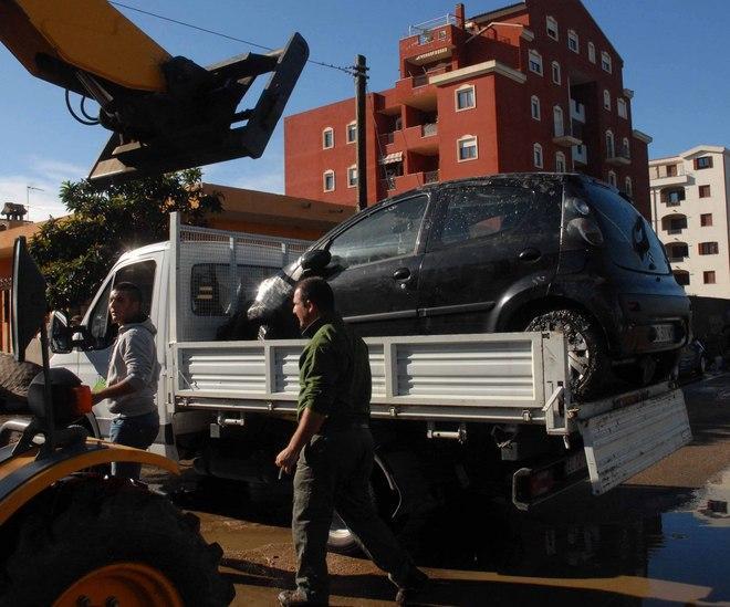 «Urlavo, poi l’auto è sparita nel fango» 