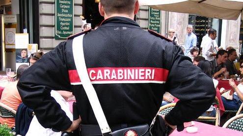 Fa pagare a collega supermercato solo parte spesa: due denunce
