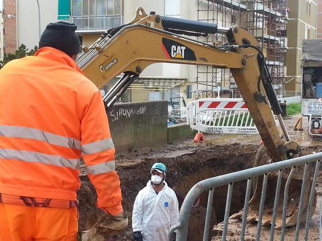 Scoppia una condotta, palazzo evacuato 