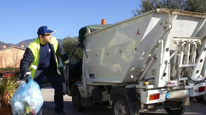 Rifiuti, il porta a porta parte da Ospedaletto