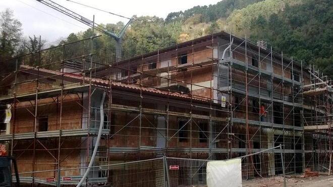 Nuove case popolari con le installazioni dello scultore Parra