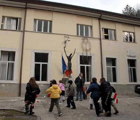 «Troppi tagli del personale scuole a rischio chiusura» 