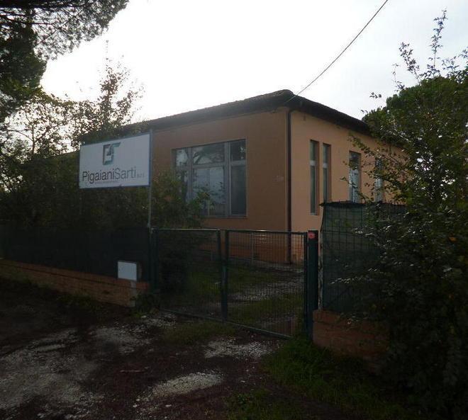 L’ex scuola al capolinea parte la demolizione 