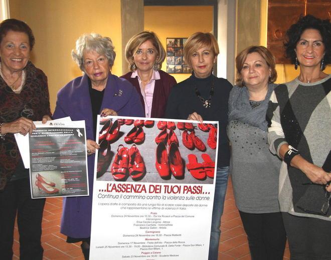 Flashmob e scarpe rosse in centro 