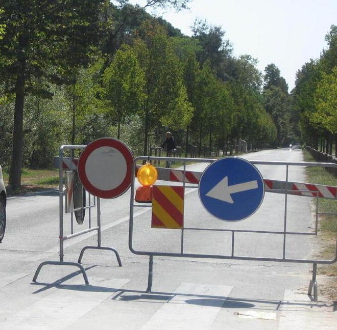 Viale chiuso per il vento Nafta sull’Aurelia