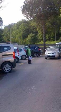 Parcheggi gratis assediati da abusivi La protesta in centro 
