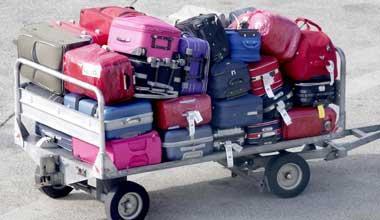 Furti all’aeroporto di Firenze, denunciati 10 addetti ai bagagli