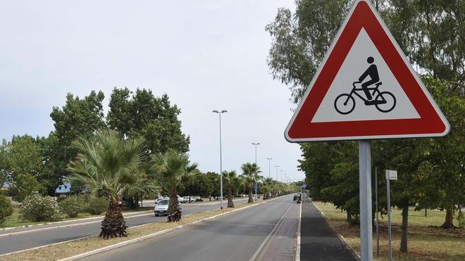 Senso unico al secco per la pista ciclabile: ma solo d’inverno
