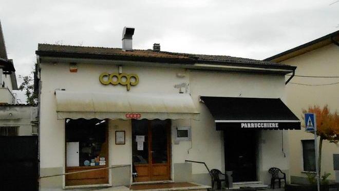 Va in tilt il supermercato Coop per un incendio