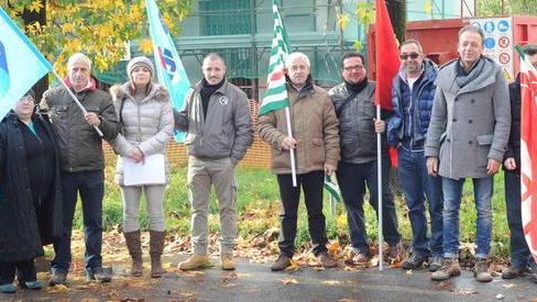 Dipendenti in presìdio alle poste