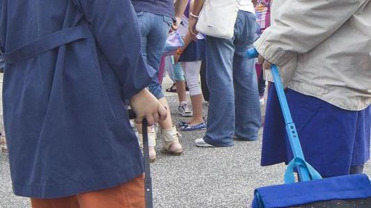 Vermi dal soffitto scatta la protesta alla scuola primaria