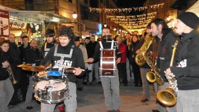 Serata di musica, shopping e mostre