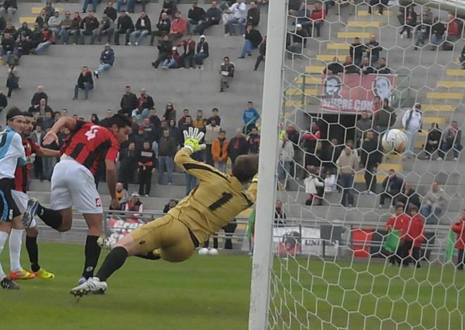 Palle gol sprecate, disattenzioni ed errori arbitrali condannano la Lucchese 