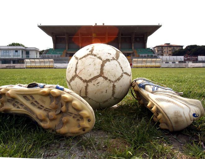 Arbitro sospende la gara: «Scarsa sicurezza». Il giudice lo boccia 