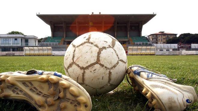 Arbitro sospende la gara: «Scarsa sicurezza». Il giudice lo boccia